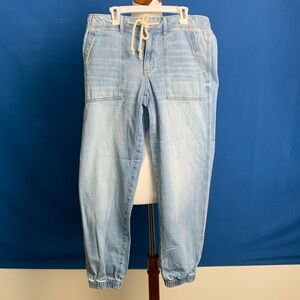 American Eagle jeans w elastic waist and ankle